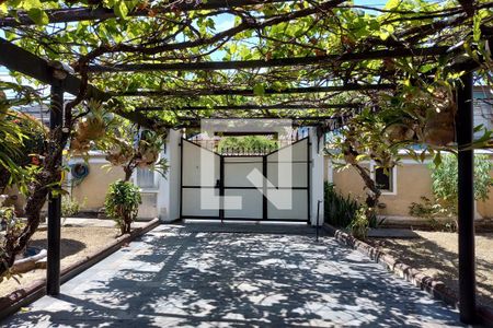 Casa à venda com 680m², 8 quartos e 9 vagasDetalhe