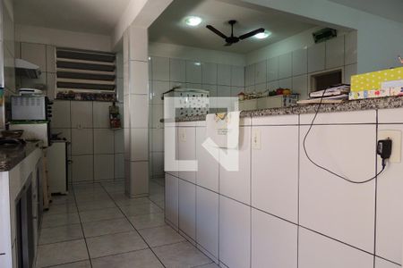 Casa à venda com 680m², 8 quartos e 9 vagasCozinha 