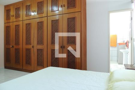 Casa à venda com 680m², 8 quartos e 9 vagasQuarto 2 - Suíte