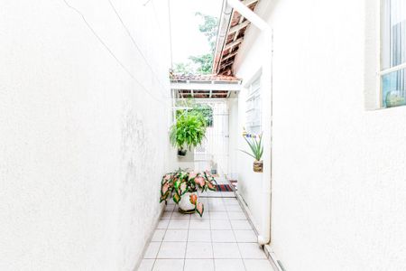 Casa à venda com 150m², 3 quartos e 1 vaga Casa à venda com 150m², 3 quartos e 1 vagaCorredor lateral