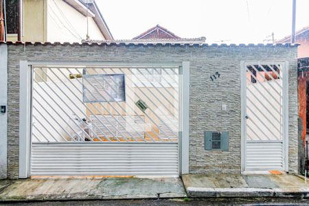 Casa à venda com 150m², 3 quartos e 1 vaga Casa à venda com 150m², 3 quartos e 1 vagaFachada