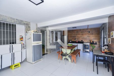 Casa à venda com 257m², 4 quartos e 4 vagas