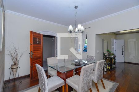 Casa à venda com 257m², 4 quartos e 4 vagas