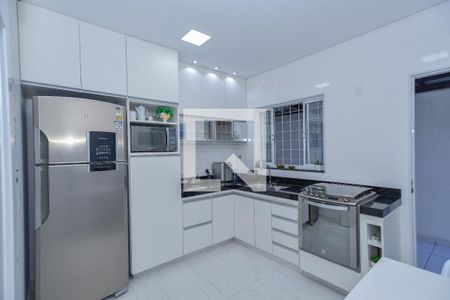 Casa à venda com 257m², 4 quartos e 4 vagas