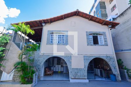 Casa à venda com 257m², 4 quartos e 4 vagas