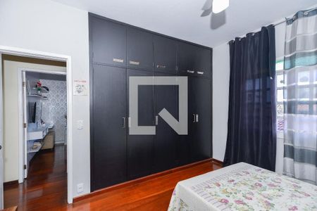 Casa à venda com 257m², 4 quartos e 4 vagas