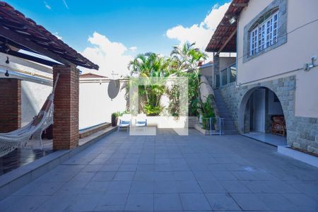 Casa à venda com 257m², 4 quartos e 4 vagas