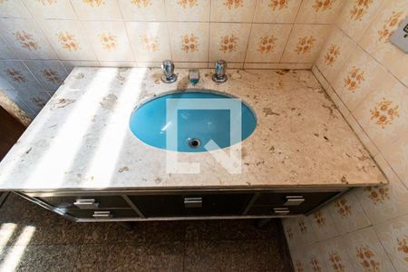 Casa à venda com 300m², 4 quartos e 5 vagasBanheiro da Suíte 1