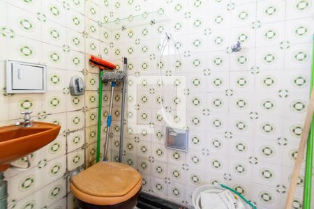 Casa à venda com 300m², 4 quartos e 5 vagasBanheiro de Serviço