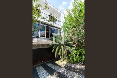 Casa à venda com 300m², 4 quartos e 5 vagasFachada