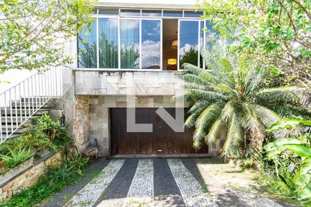 Casa à venda com 300m², 4 quartos e 5 vagasFachada