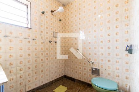 Casa à venda com 300m², 4 quartos e 5 vagasBanheiro da Suíte 1