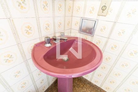 Casa à venda com 300m², 4 quartos e 5 vagasBanheiro da suíte 2