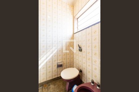 Casa à venda com 300m², 4 quartos e 5 vagasBanheiro da suíte 2