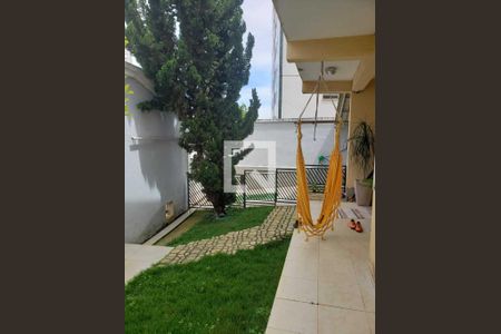 Casa à venda com 214m², 3 quartos e 4 vagas