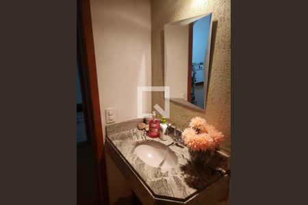 Casa à venda com 214m², 3 quartos e 4 vagas