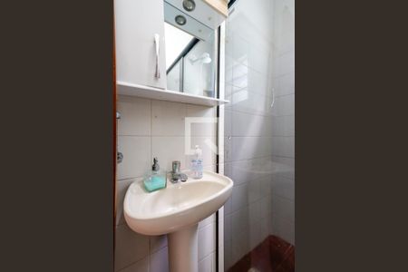 Casa à venda com 65m², 2 quartos e 2 vagasBanheiro 1