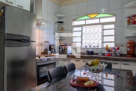 Casa à venda com 3 quartos, 130m² em São João Batista (Venda Nova), Belo Horizonte