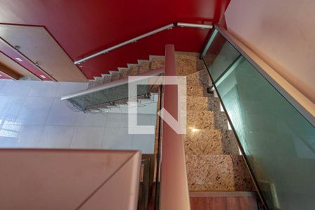 Apartamento para alugar com 216m², 3 quartos e 3 vagas Apartamento para alugar com 216m², 3 quartos e 3 vagasEscada