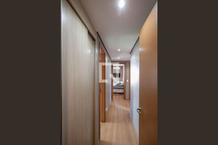 Corredor de apartamento para alugar com 3 quartos, 216m² em Cruzeiro, Belo Horizonte