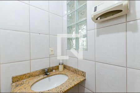 Casa à venda com 210m², 5 quartos e sem vaga Casa à venda com 210m², 5 quartos e sem vagaBanheiro