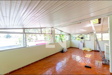 Casa à venda com 210m², 5 quartos e sem vaga Casa à venda com 210m², 5 quartos e sem vagaTerraço