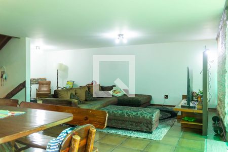 Casa à venda com 317m², 3 quartos e 2 vagasSala