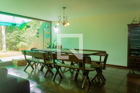 Casa à venda com 317m², 3 quartos e 2 vagasSala