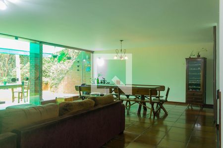 Casa à venda com 317m², 3 quartos e 2 vagasSala