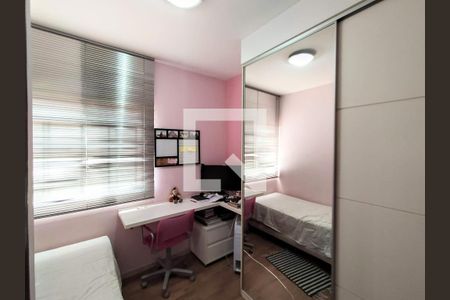 Casa à venda com 4 quartos, 200m² em Floramar, Belo Horizonte