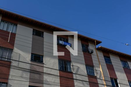 Fachada e Plaquinha de apartamento para alugar com 2 quartos, 41m² em Serrano, Belo Horizonte