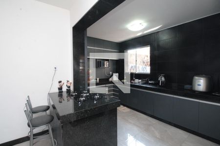 Casa à venda com 3 quartos, 294m² em Padre Eustáquio, Belo Horizonte