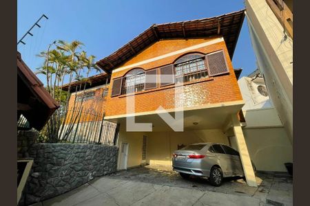 Casa à venda com 243m², 4 quartos e 4 vagas