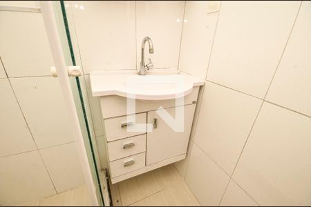Apartamento para alugar com 65m², 2 quartos e sem vagaBanheiro armário