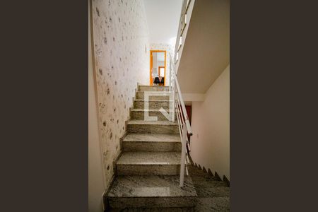 escada acesso quartos / cozinha de casa à venda com 3 quartos, 190m² em Santana, São Paulo