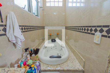 Casa à venda com 260m², 3 quartos e 3 vagasBanheiro da Suíte