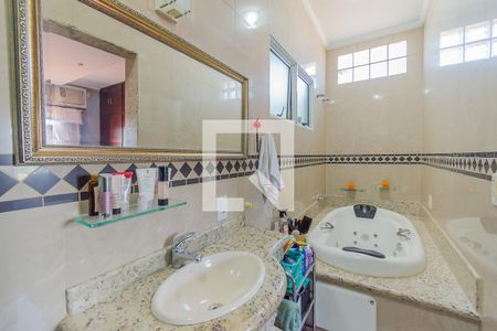 Casa à venda com 260m², 3 quartos e 3 vagasBanheiro da Suíte