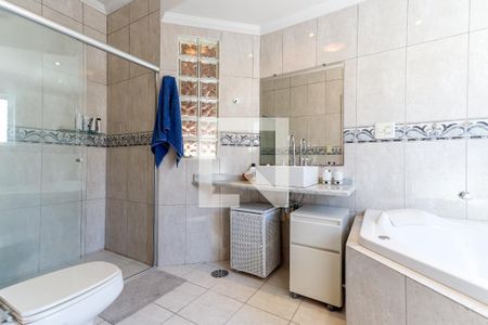 Casa à venda com 340m², 4 quartos e 6 vagasBanheiro da Suíte