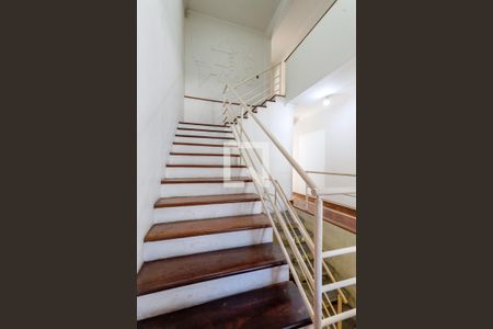 Casa à venda com 340m², 4 quartos e 6 vagasEscadas Quartos