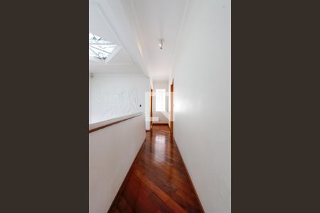 Casa à venda com 340m², 4 quartos e 6 vagasCorredor Quartos