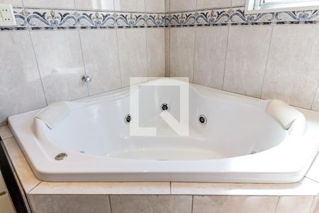 Casa à venda com 340m², 4 quartos e 6 vagasBanheiro da Suíte