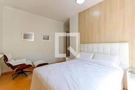 Casa à venda com 340m², 4 quartos e 6 vagasSuíte