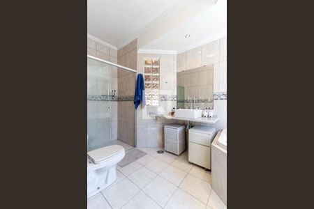 Casa à venda com 340m², 4 quartos e 6 vagasBanheiro da Suíte