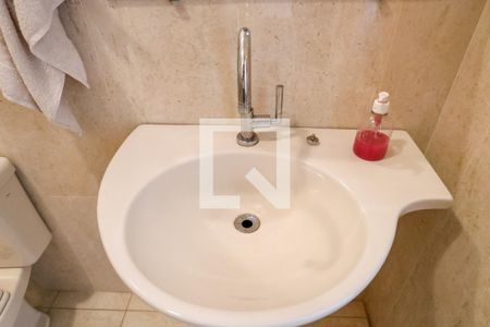 Casa à venda com 340m², 4 quartos e 6 vagasBanheiro Térreo