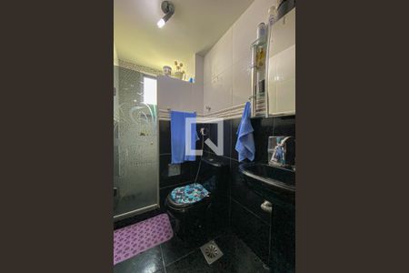 Banheiro de apartamento à venda com 2 quartos, 70m² em Olaria, Rio de Janeiro