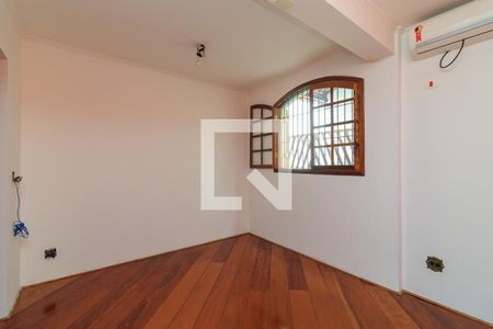 Casa à venda com 300m², 3 quartos e 3 vagas Casa à venda com 300m², 3 quartos e 3 vagasSuíte