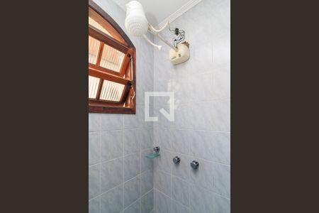 Casa à venda com 300m², 3 quartos e 3 vagas Casa à venda com 300m², 3 quartos e 3 vagasChuveiro