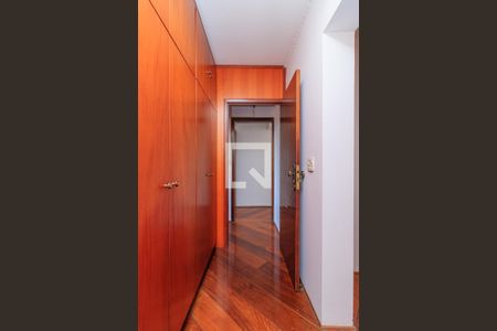 Casa à venda com 300m², 3 quartos e 3 vagas Casa à venda com 300m², 3 quartos e 3 vagasCloset