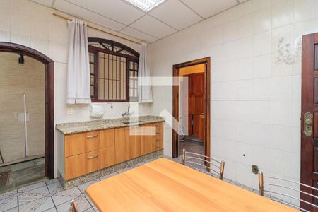 Casa à venda com 300m², 3 quartos e 3 vagas Casa à venda com 300m², 3 quartos e 3 vagasCozinha