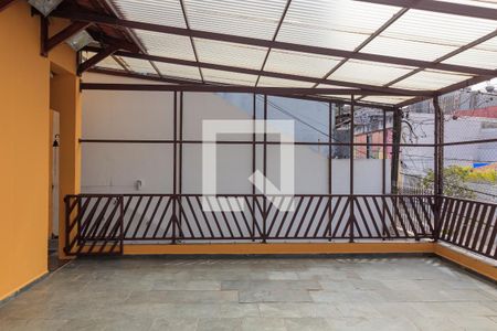 Casa à venda com 300m², 3 quartos e 3 vagas Casa à venda com 300m², 3 quartos e 3 vagasTerraço